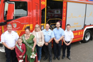 Bürgermeisterin Saß hat der Glindower Feuerwehr feierlich übergeben. Quelle: Stadt Werder, Presse, hkx.