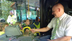 regiobus Schule Fahrscheinkauf beim Fahrer Maik c regiobusPM