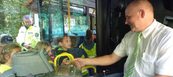 regiobus Schule Fahrscheinkauf beim Fahrer Maik c regiobusPM