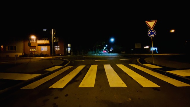 werder havel kreisel kesselgrund phöbener straße dunkel foto bernd reiher werderanderhavel.de