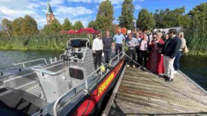 werder havel Mit Glockenläuten der Baumblütenkönigin wurde der neue Havelwächter getauft_Foto_Stadt Werder (Havel)_ hkx